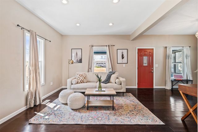 1705 E 12th Street, Des Moines, IA 50316