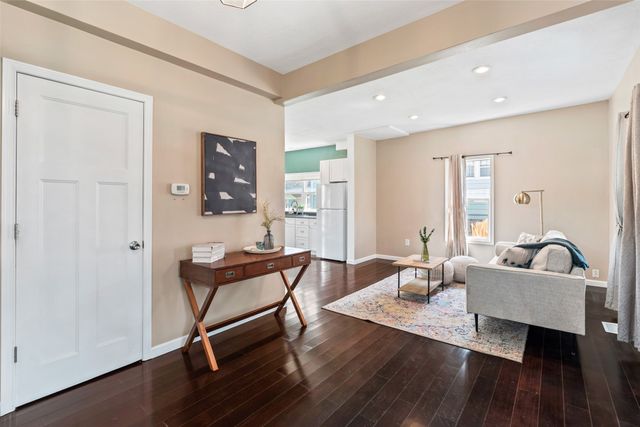 1705 E 12th Street, Des Moines, IA 50316