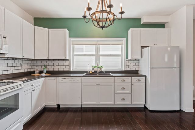 1705 E 12th Street, Des Moines, IA 50316