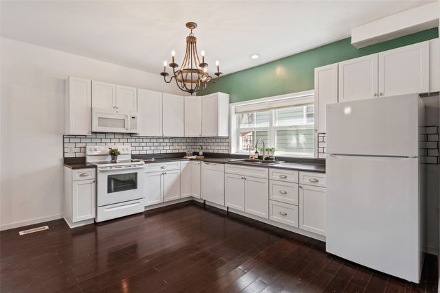 1705 E 12th Street, Des Moines, IA 50316