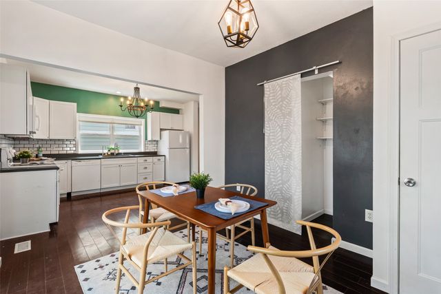 1705 E 12th Street, Des Moines, IA 50316