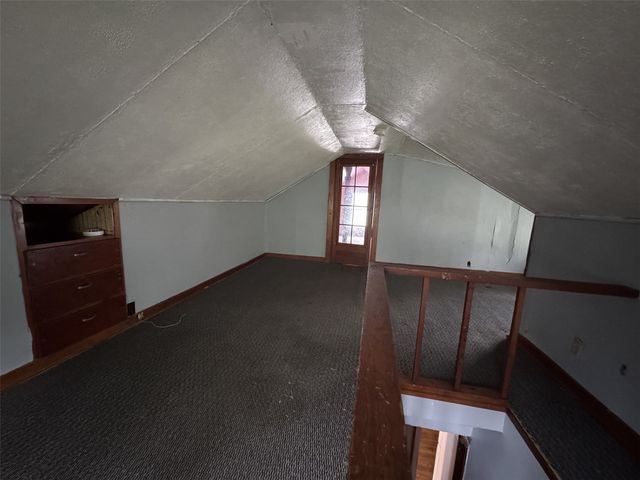 238 11th Street NW, Cedar Rapids, IA 52405