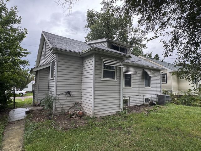 238 11th Street NW, Cedar Rapids, IA 52405