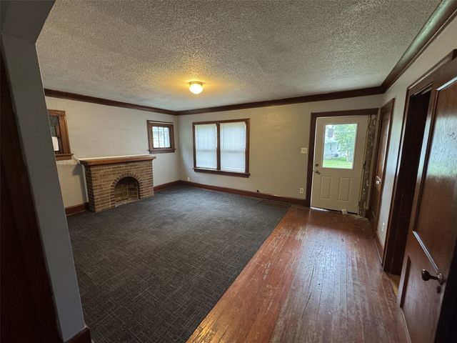 238 11th Street NW, Cedar Rapids, IA 52405