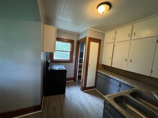 238 11th Street NW, Cedar Rapids, IA 52405