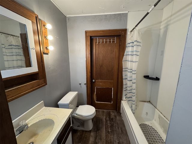 238 11th Street NW, Cedar Rapids, IA 52405