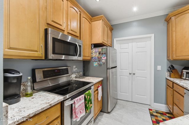 10000 GATE Parkway 613, Jacksonville, FL 32246