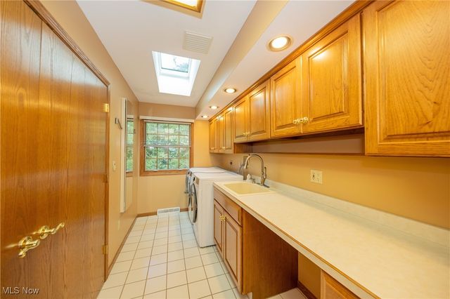 8158 Kirtland Chardon Road, Kirtland, OH 44094