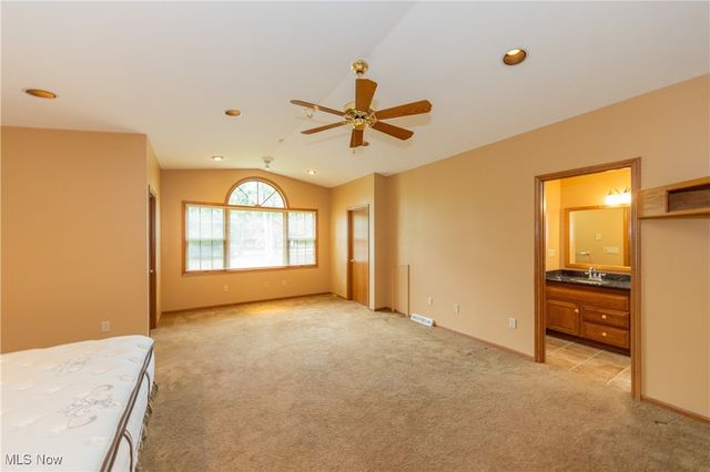 8158 Kirtland Chardon Road, Kirtland, OH 44094