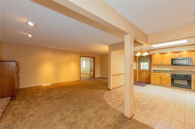 8158 Kirtland Chardon Road, Kirtland, OH 44094