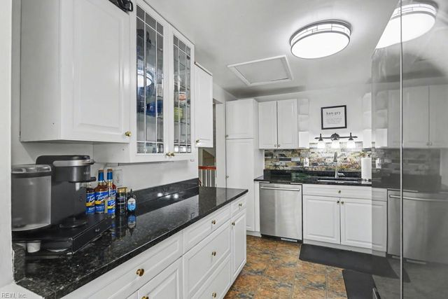 19 Cathy DR, Newport News, VA 23608