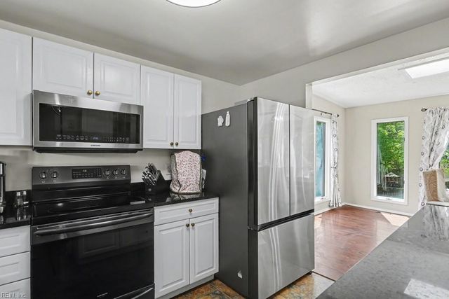 19 Cathy DR, Newport News, VA 23608