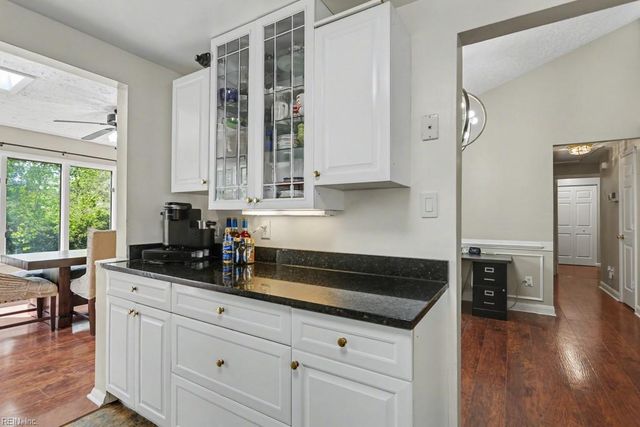 19 Cathy DR, Newport News, VA 23608