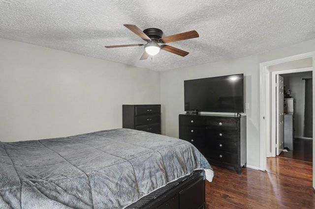 19 Cathy DR, Newport News, VA 23608