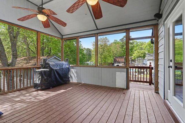 19 Cathy DR, Newport News, VA 23608