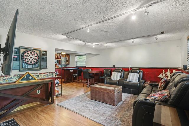 19 Cathy DR, Newport News, VA 23608