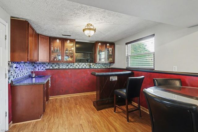 19 Cathy DR, Newport News, VA 23608