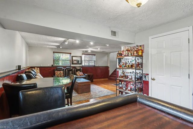 19 Cathy DR, Newport News, VA 23608