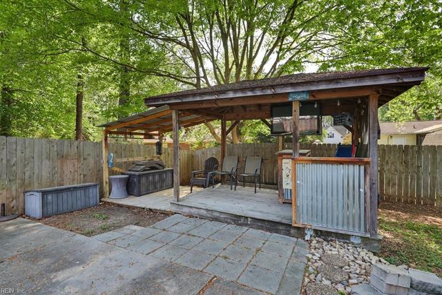 19 Cathy DR, Newport News, VA 23608