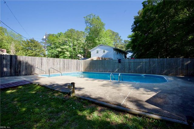 19 Cathy DR, Newport News, VA 23608