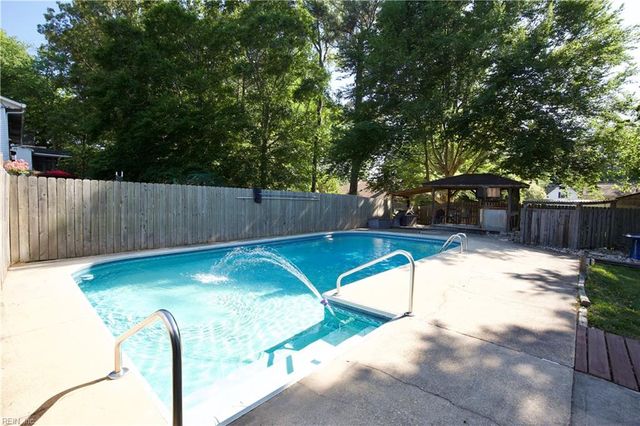 19 Cathy DR, Newport News, VA 23608