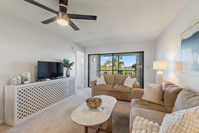 13369 Touchstone Place 203, Palm Beach Gardens, FL 33418