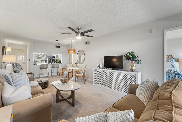 13369 Touchstone Place 203, Palm Beach Gardens, FL 33418