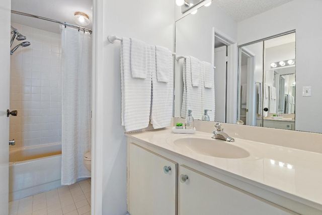 13369 Touchstone Place 203, Palm Beach Gardens, FL 33418