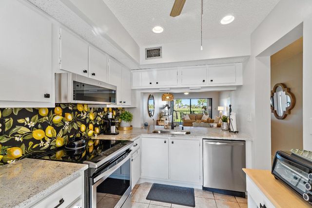 13369 Touchstone Place 203, Palm Beach Gardens, FL 33418