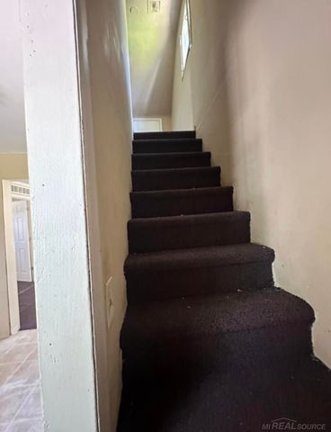 28648 Rosemont Street, Roseville, MI 48066