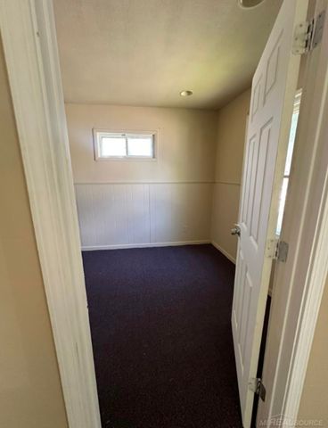 28648 Rosemont Street, Roseville, MI 48066