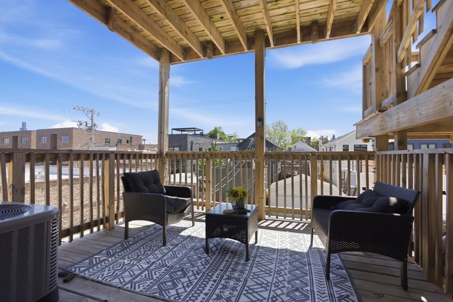 2033 W HURON Street 2, Chicago, IL 60612