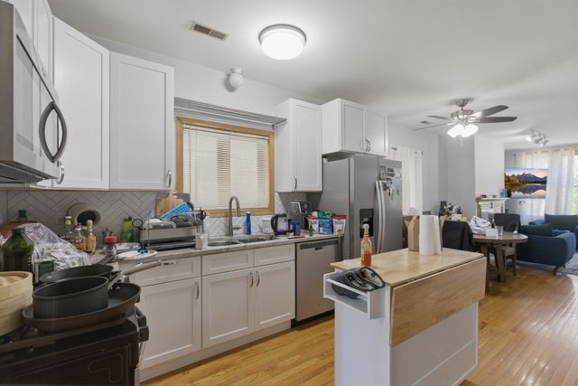 2033 W HURON Street 2, Chicago, IL 60612