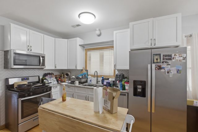 2033 W HURON Street 2, Chicago, IL 60612