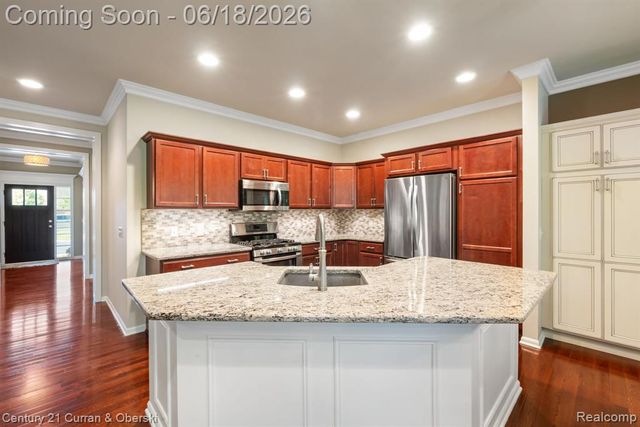 1086 Paddock Drive, South Lyon, MI 48178