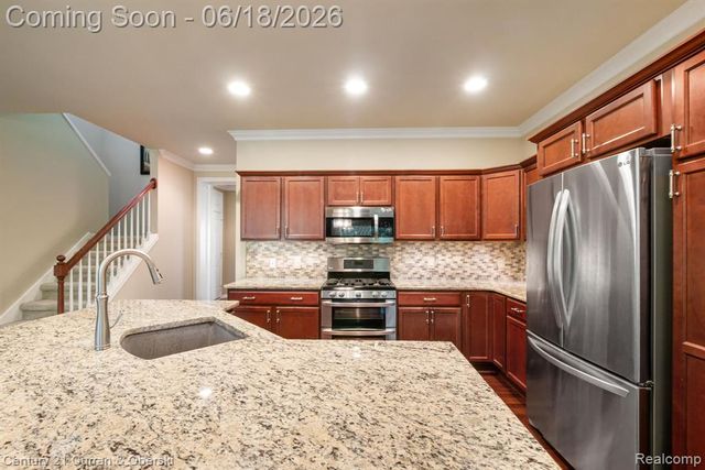 1086 Paddock Drive, South Lyon, MI 48178