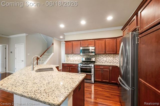 1086 Paddock Drive, South Lyon, MI 48178