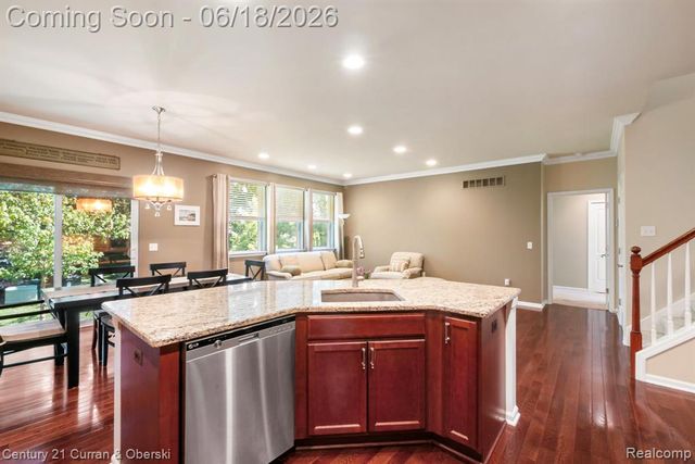 1086 Paddock Drive, South Lyon, MI 48178