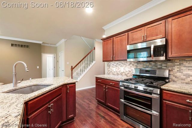 1086 Paddock Drive, South Lyon, MI 48178
