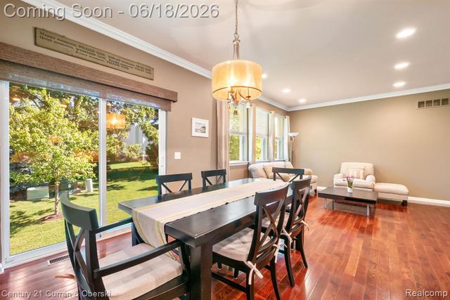 1086 Paddock Drive, South Lyon, MI 48178