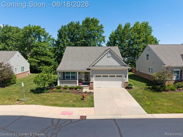 1086 Paddock Drive, South Lyon, MI 48178