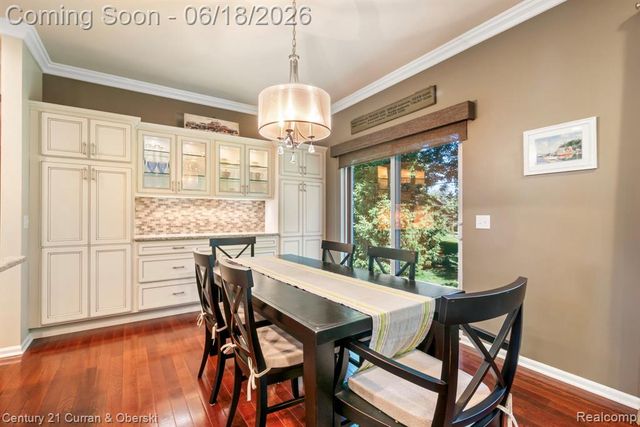 1086 Paddock Drive, South Lyon, MI 48178