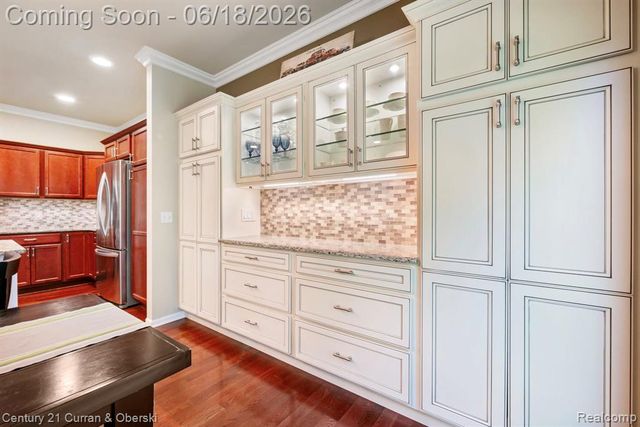 1086 Paddock Drive, South Lyon, MI 48178