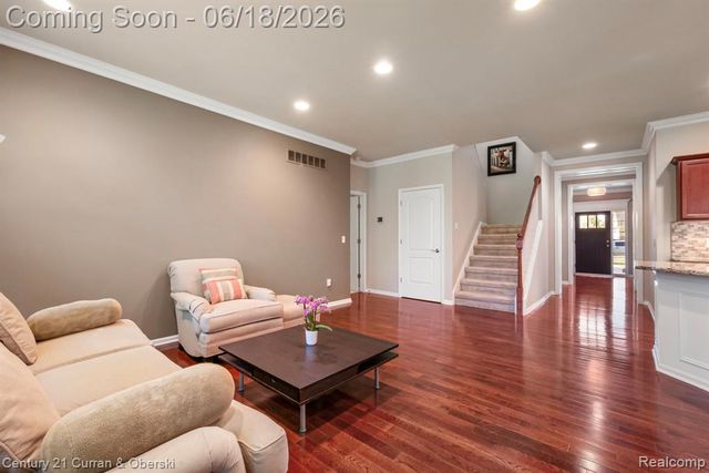 1086 Paddock Drive, South Lyon, MI 48178