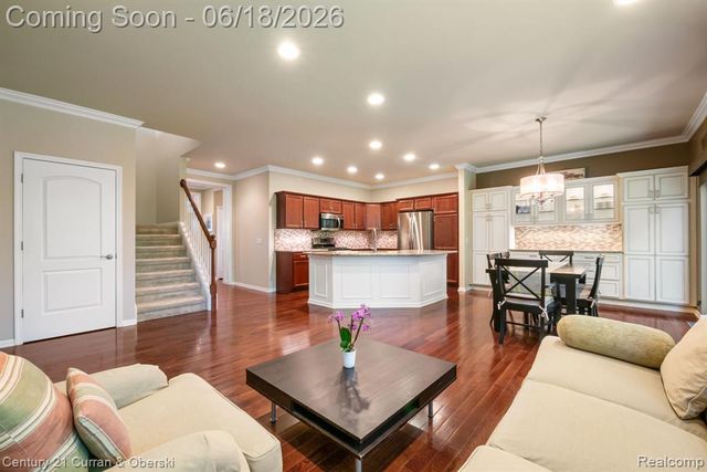 1086 Paddock Drive, South Lyon, MI 48178