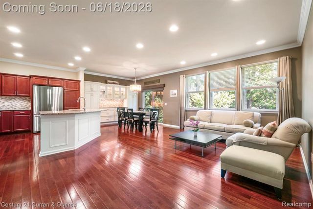 1086 Paddock Drive, South Lyon, MI 48178