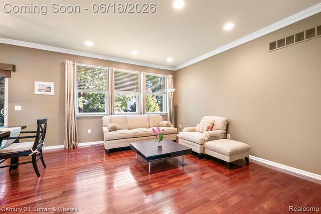1086 Paddock Drive, South Lyon, MI 48178