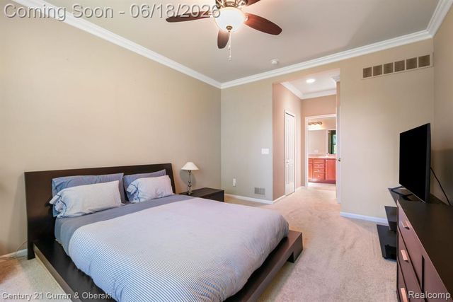 1086 Paddock Drive, South Lyon, MI 48178