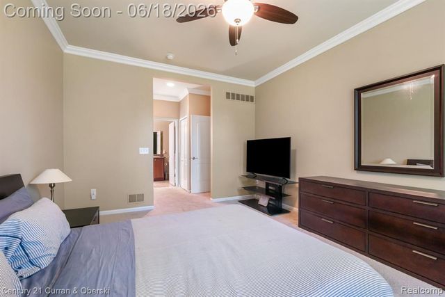 1086 Paddock Drive, South Lyon, MI 48178