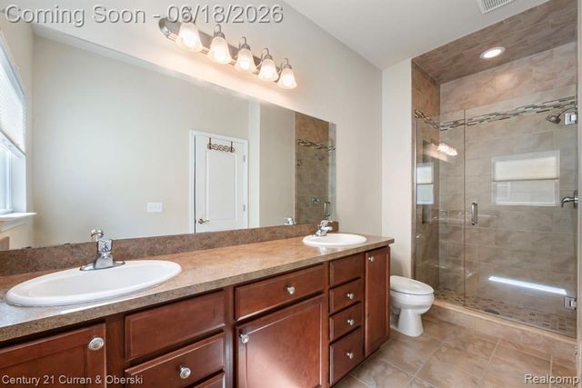 1086 Paddock Drive, South Lyon, MI 48178